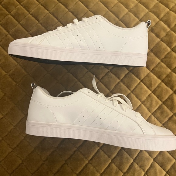 Classic Adidas - Picture 4 of 6